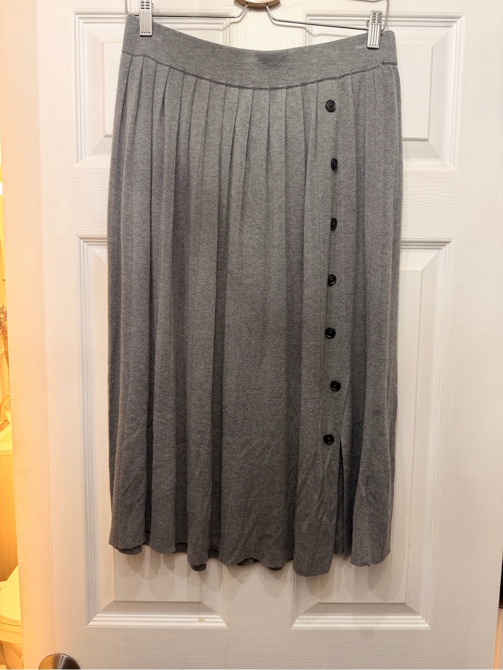Banana Republic Gray Pleated Button-Detail knit Midi Skirt